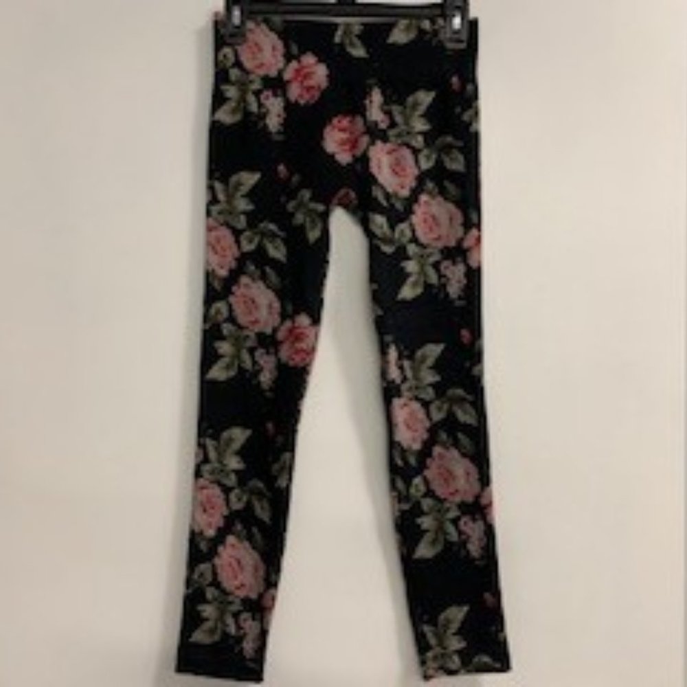 NWT: First Looks floral leggings